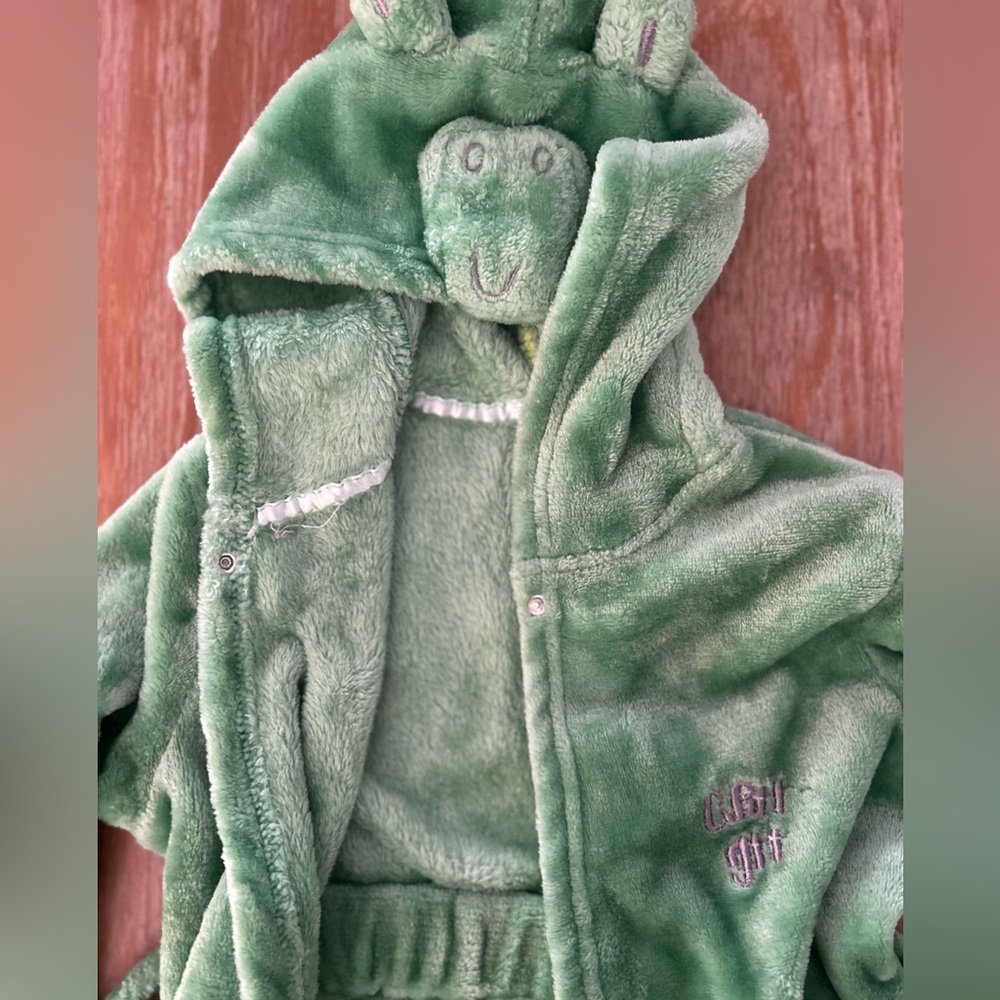 Alligator Hooded Plush Robe - Picture 8 of 9